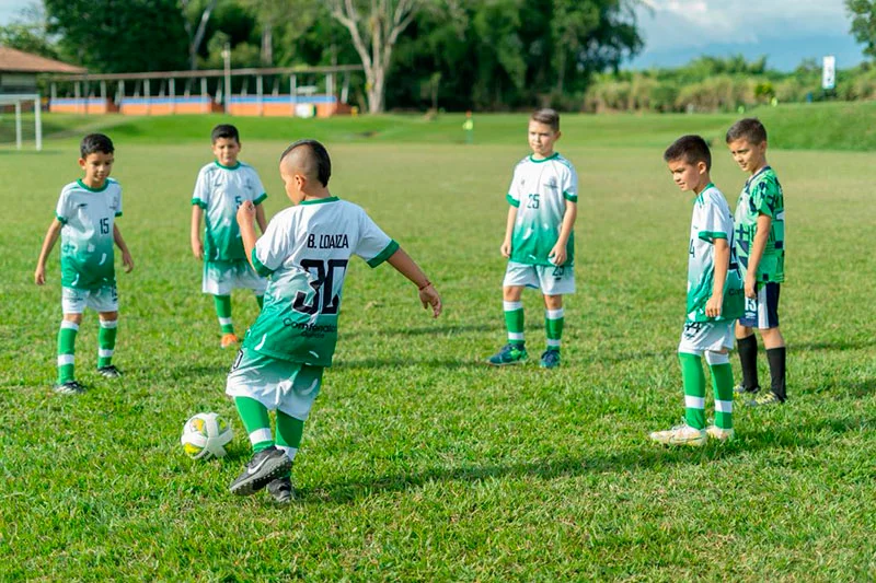 formacion-escuela-de-futbol-comfenalco
